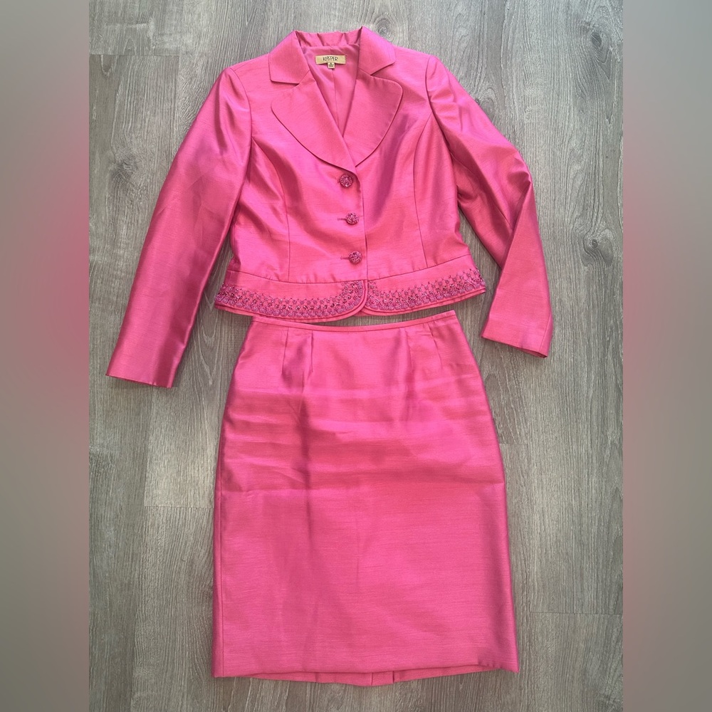 Kasper and le suit separates matching  skirt and jacket size 4 amd skirt 6p.